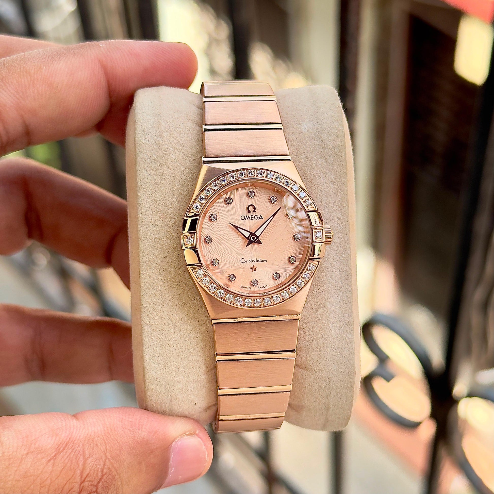 LUXURIOUS WATCHES FOR WOMEN