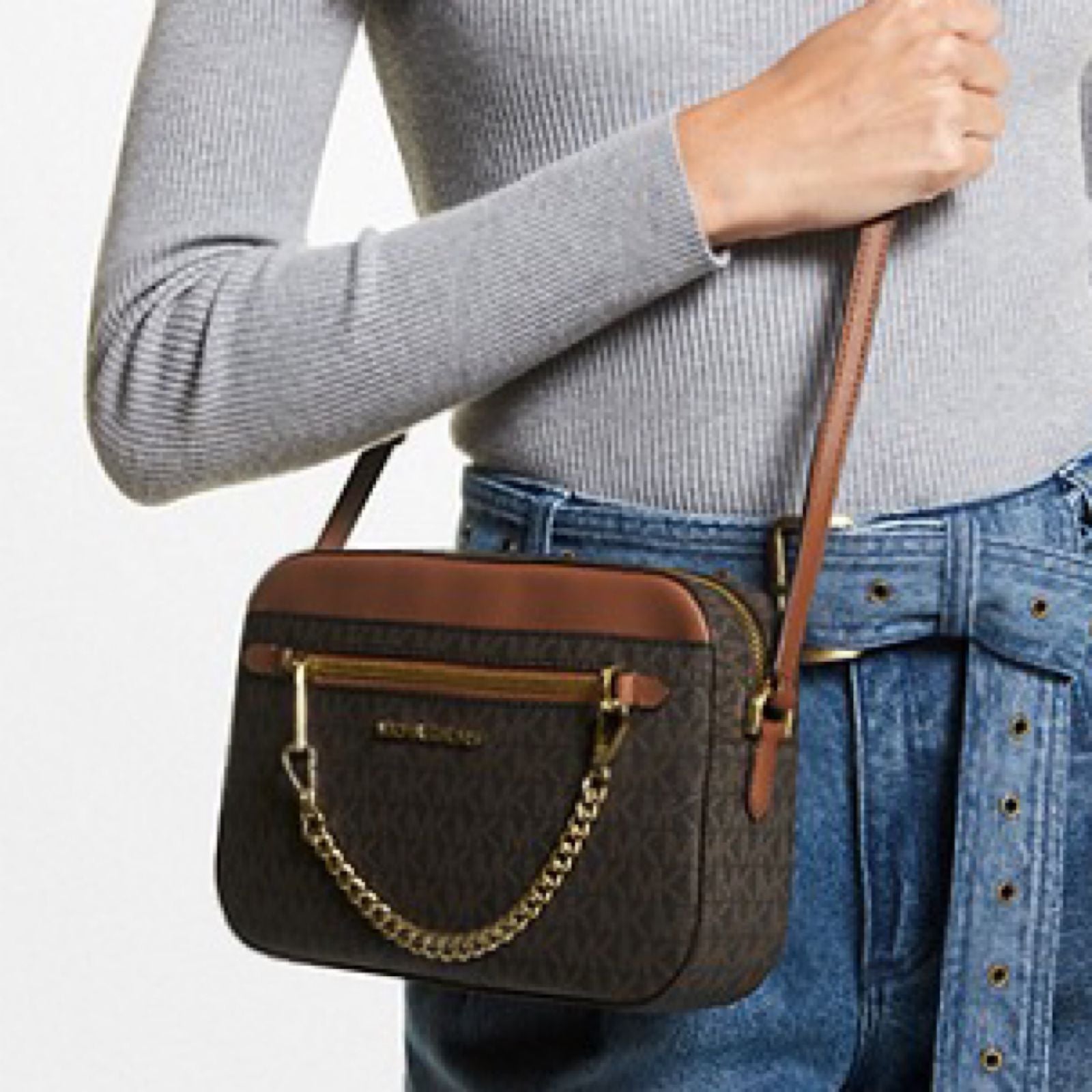 Jet set chain crossbody sling bag
