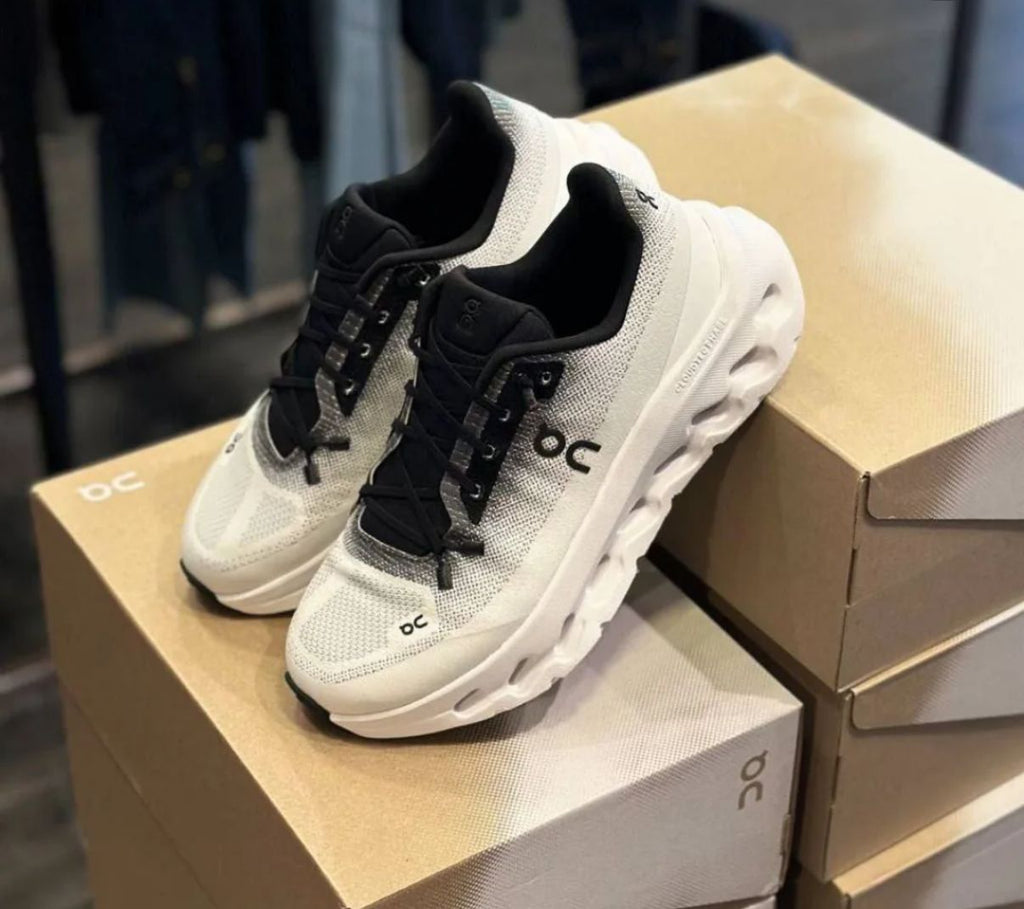 Running cloudtilt black white