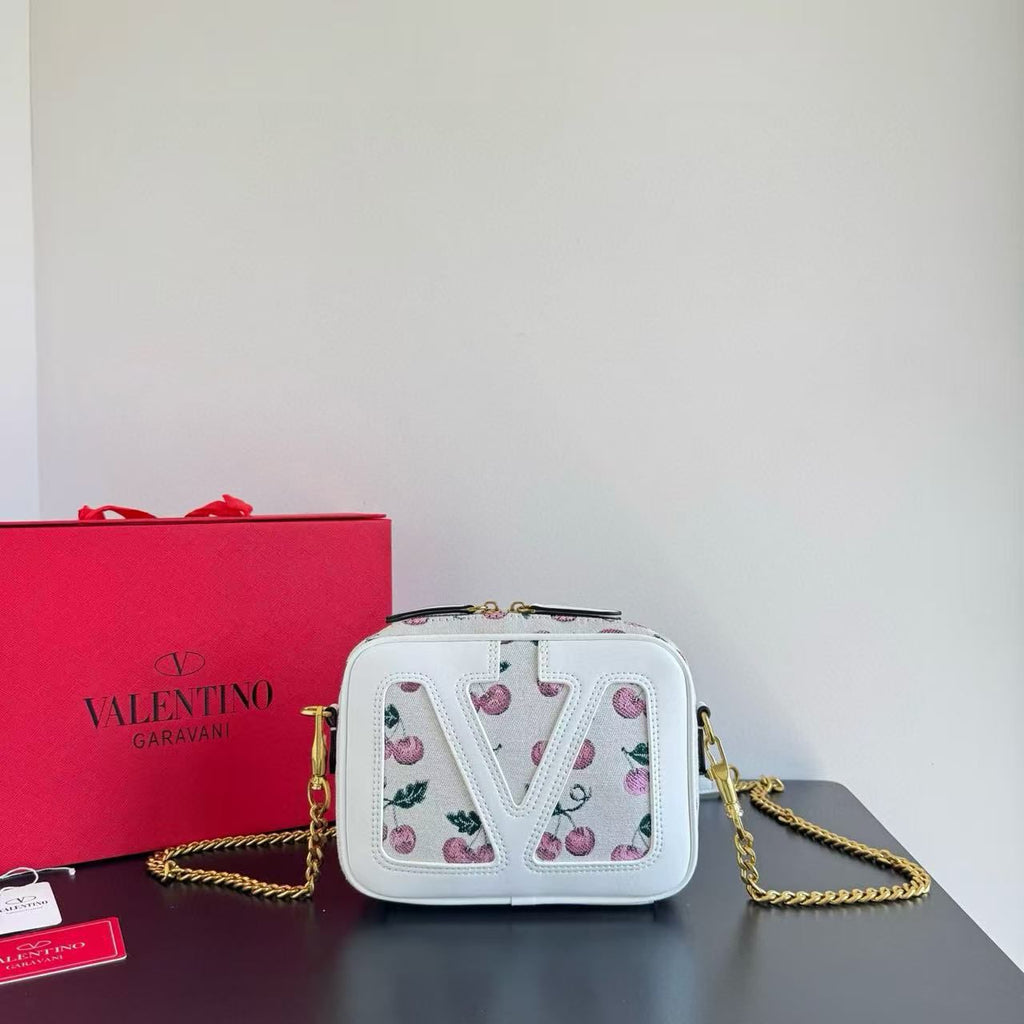 Viva superstar v logo sling bag