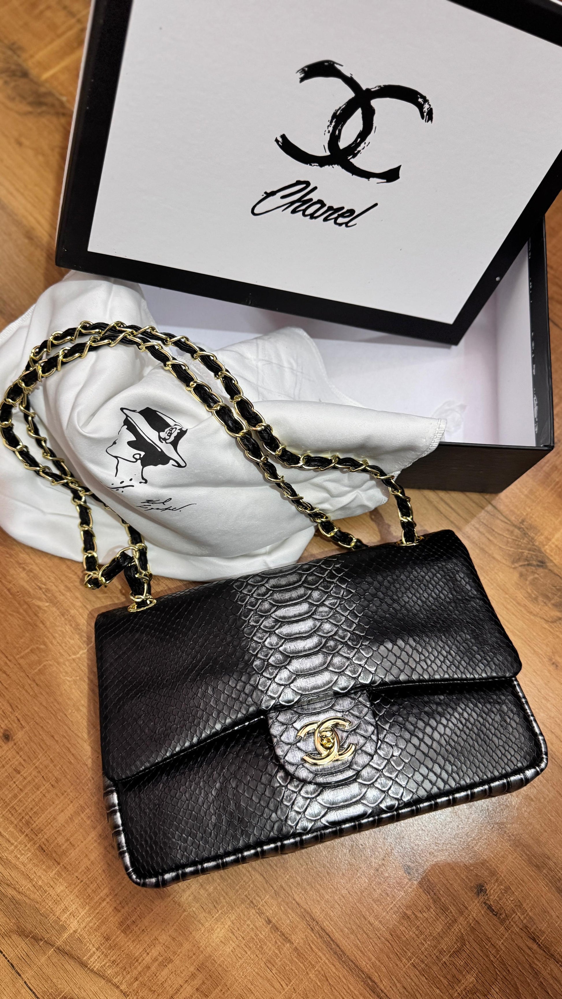 Classic snake effect shoulder bag