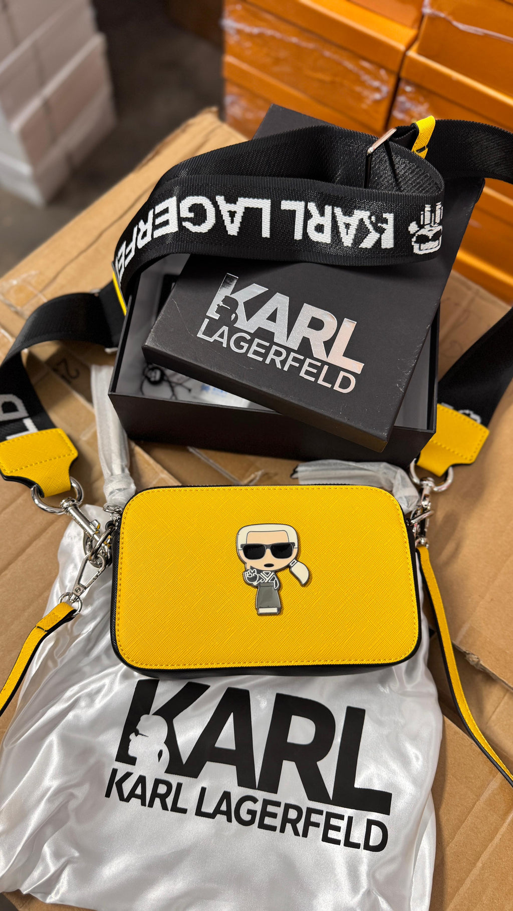 K snapshot sling bag